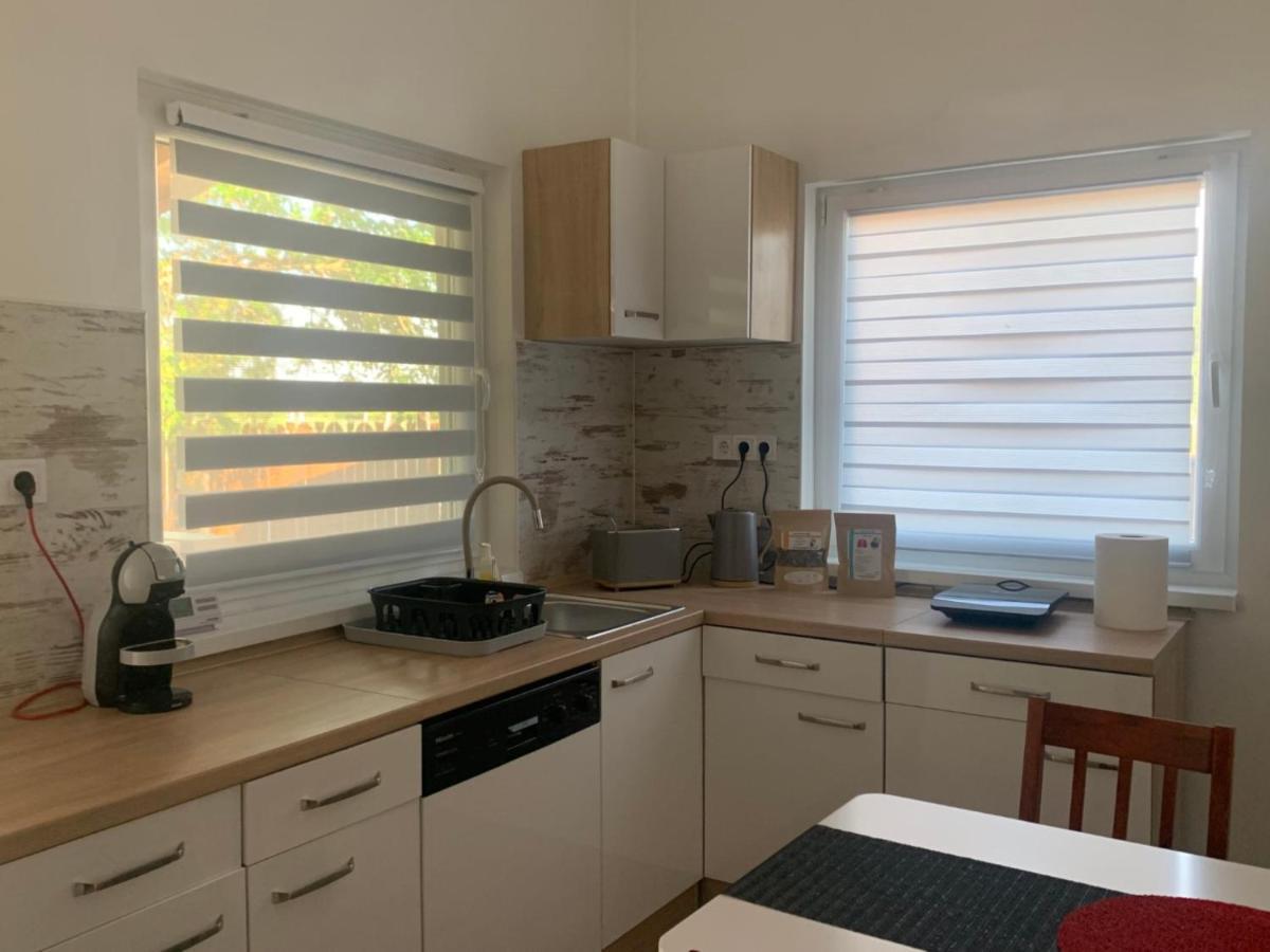 Arvisura Vendeghazak Family Friendly Transit Apartments Zsombo Экстерьер фото