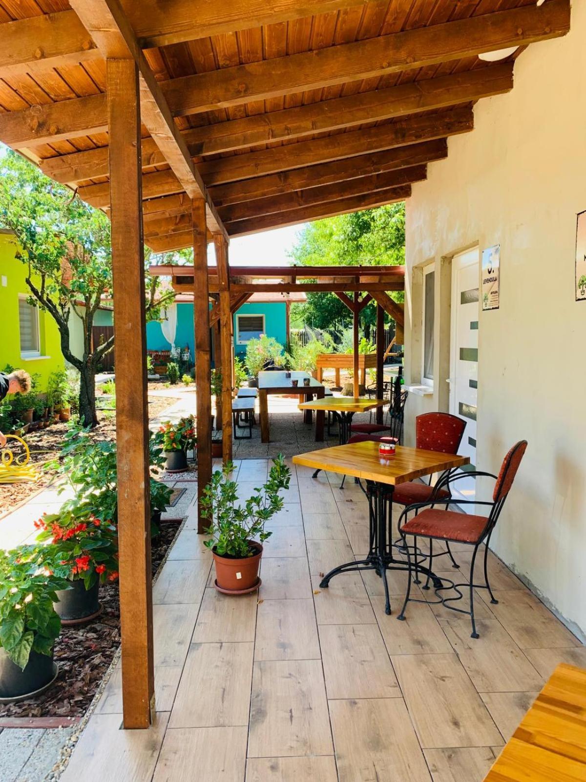 Arvisura Vendeghazak Family Friendly Transit Apartments Zsombo Экстерьер фото