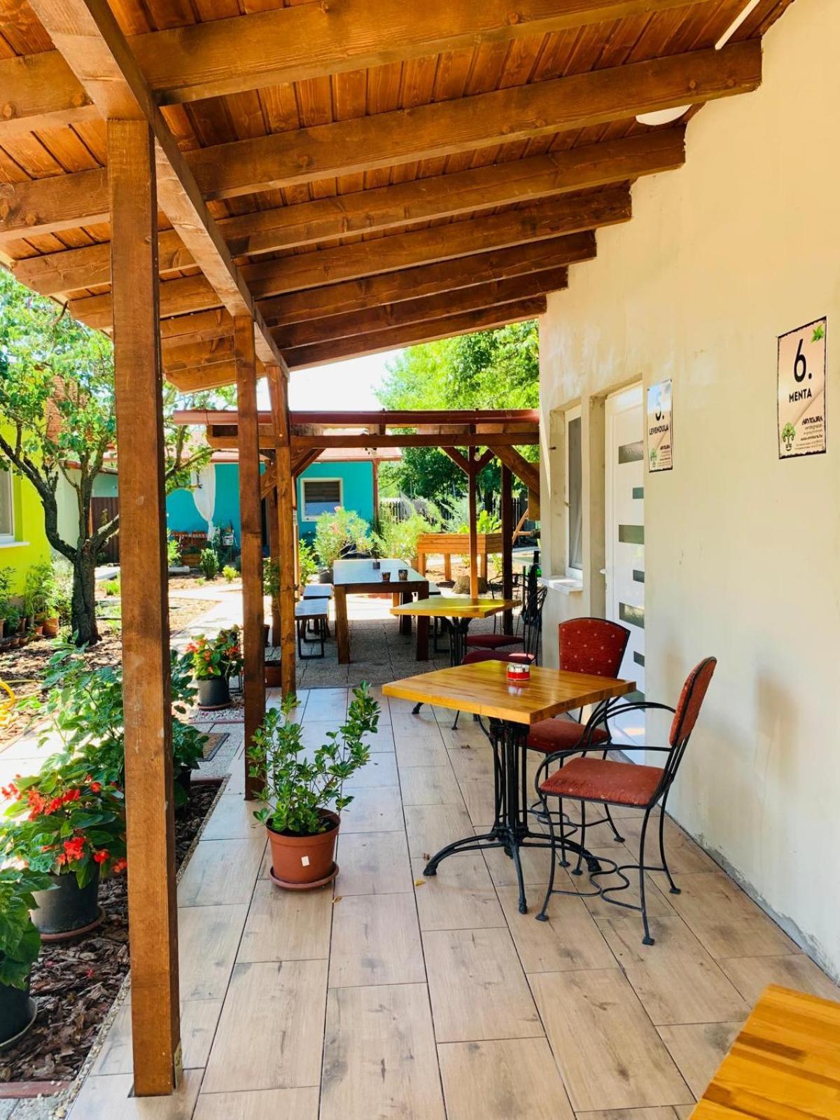 Arvisura Vendeghazak Family Friendly Transit Apartments Zsombo Экстерьер фото