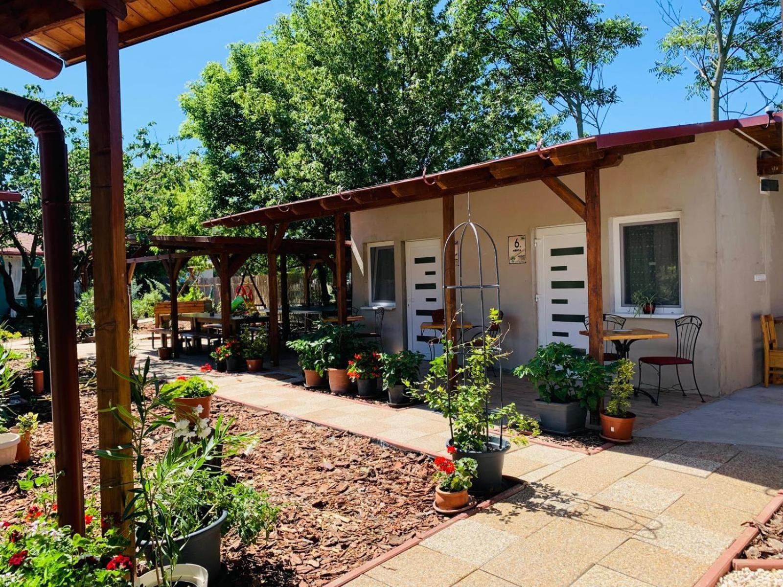 Arvisura Vendeghazak Family Friendly Transit Apartments Zsombo Экстерьер фото
